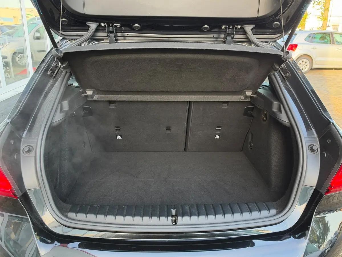118i Executive Edition | M Pakket | Sfeerverlichting | Apple Carplay | Leder