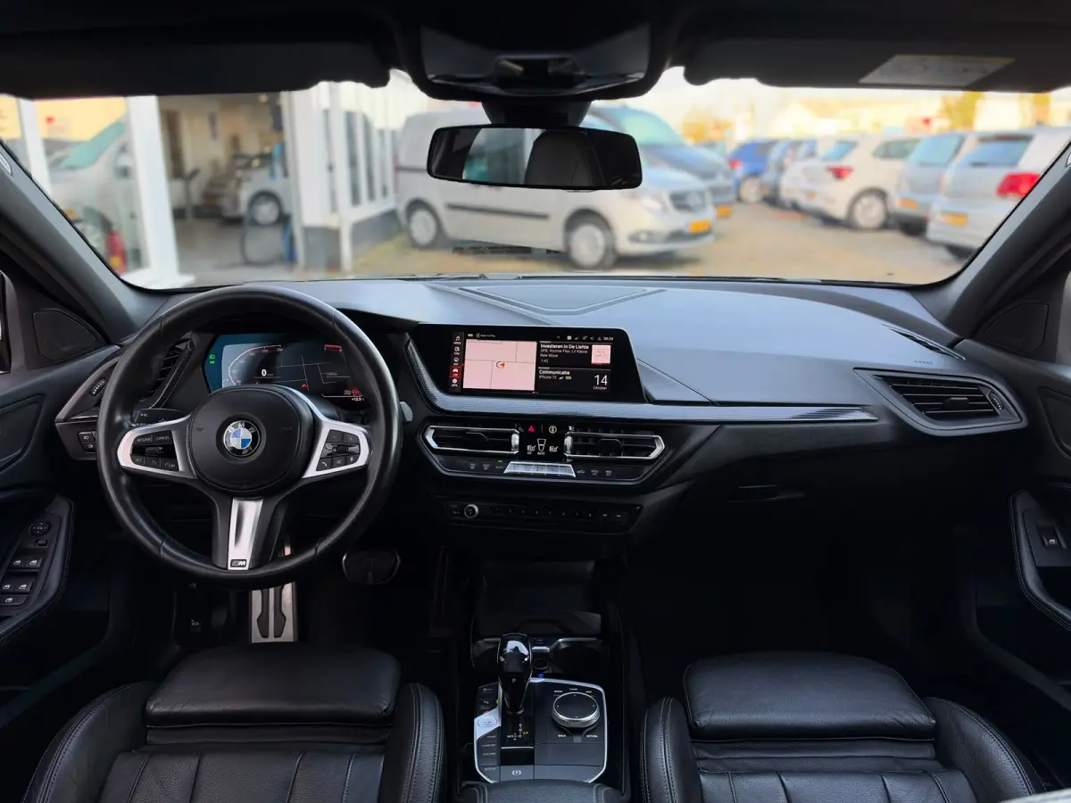 118i Executive Edition | M Pakket | Sfeerverlichting | Apple Carplay | Leder