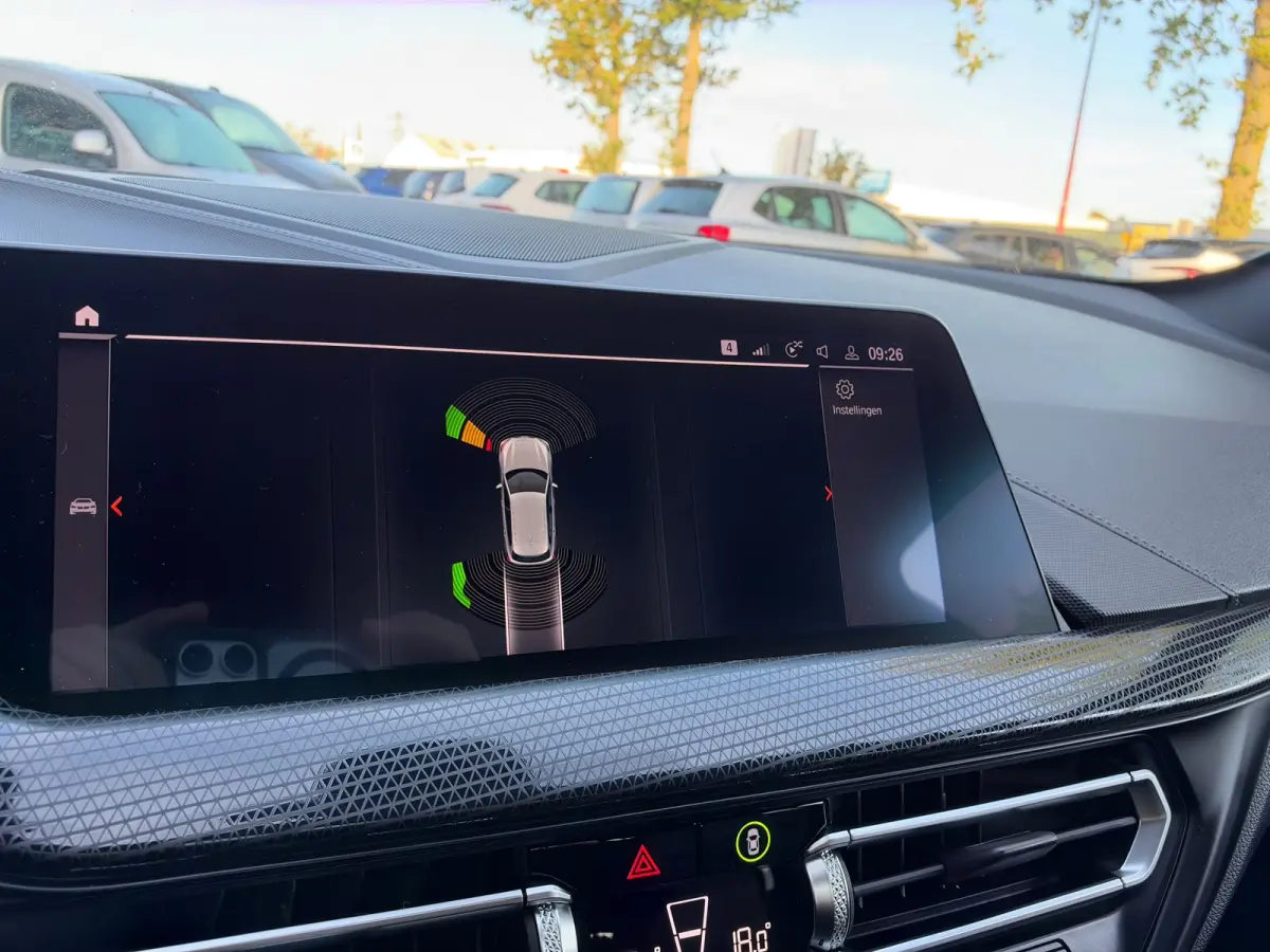 118i Executive Edition | M Pakket | Sfeerverlichting | Apple Carplay | Leder