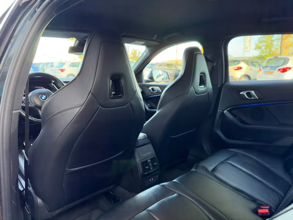 118i Executive Edition | M Pakket | Sfeerverlichting | Apple Carplay | Leder