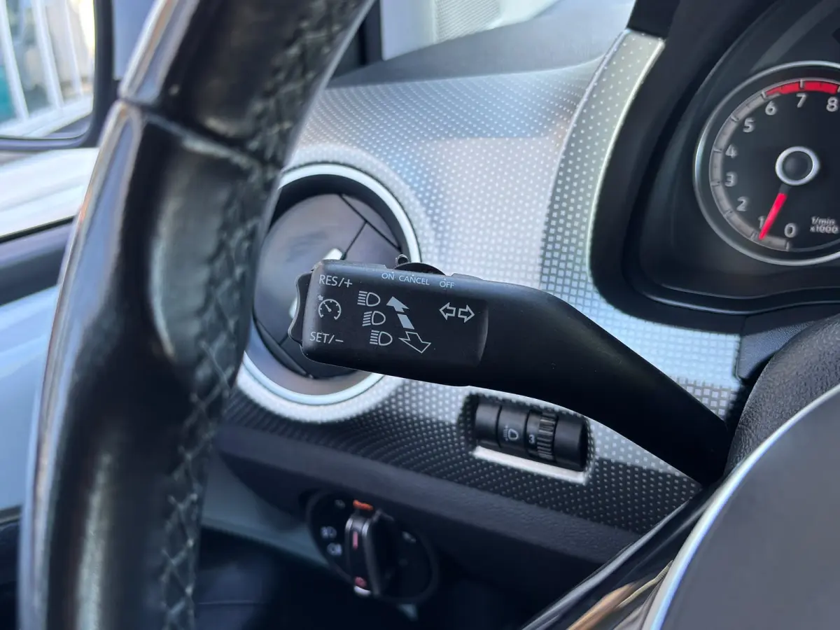 Up! 1.0 BMT high up! | Clima | Parkeersensoren | Stoelverwarming | Cruise
