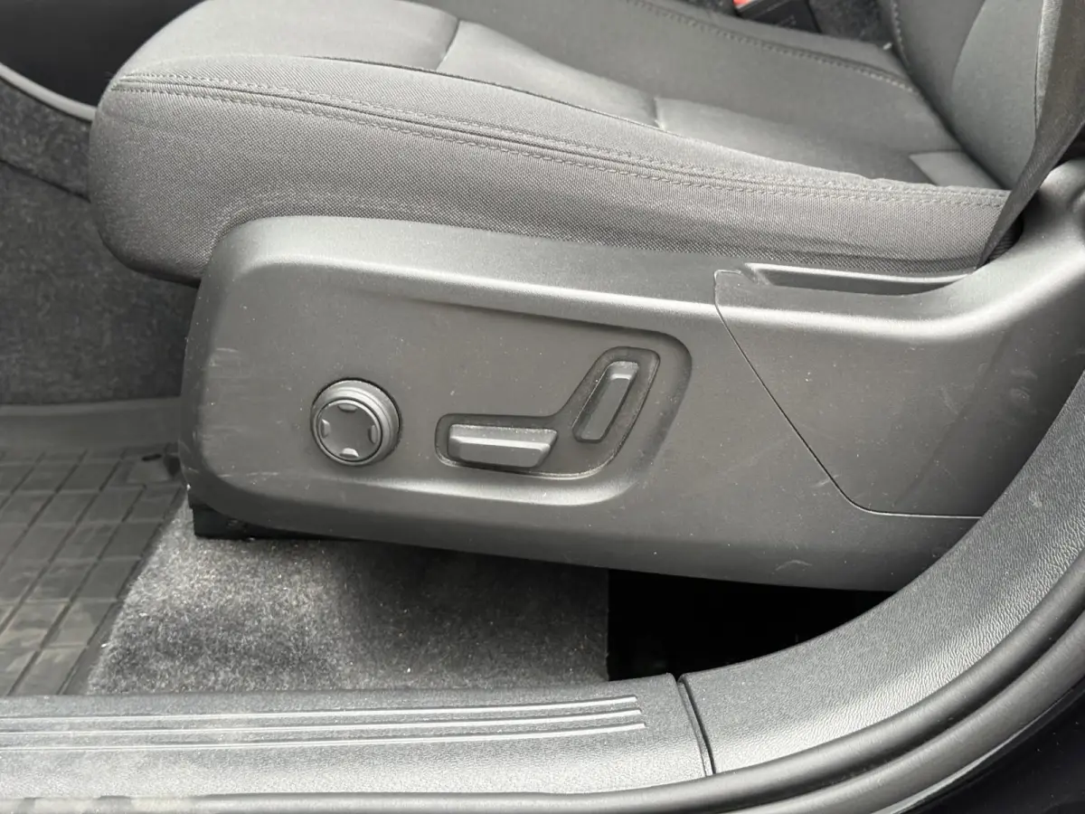 1.5 T4 Plug-in hybrid Core Bright | Elektrische stoelen | BLISS | Keyless | Cruise control | TREKHAAK