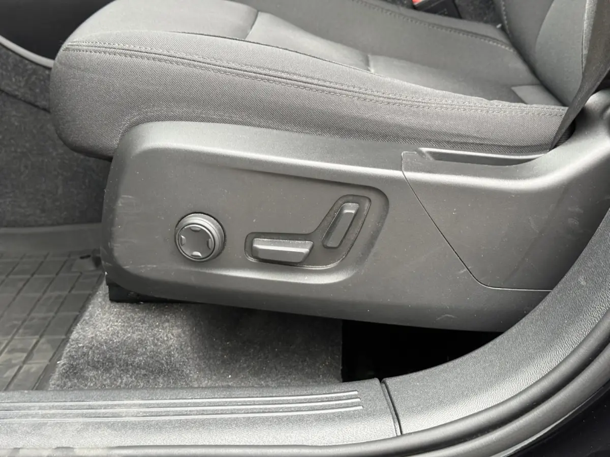 1.5 T4 Plug-in hybrid Core Bright | Elektrische stoelen | BLISS | Keyless | Cruise control | TREKHAAK
