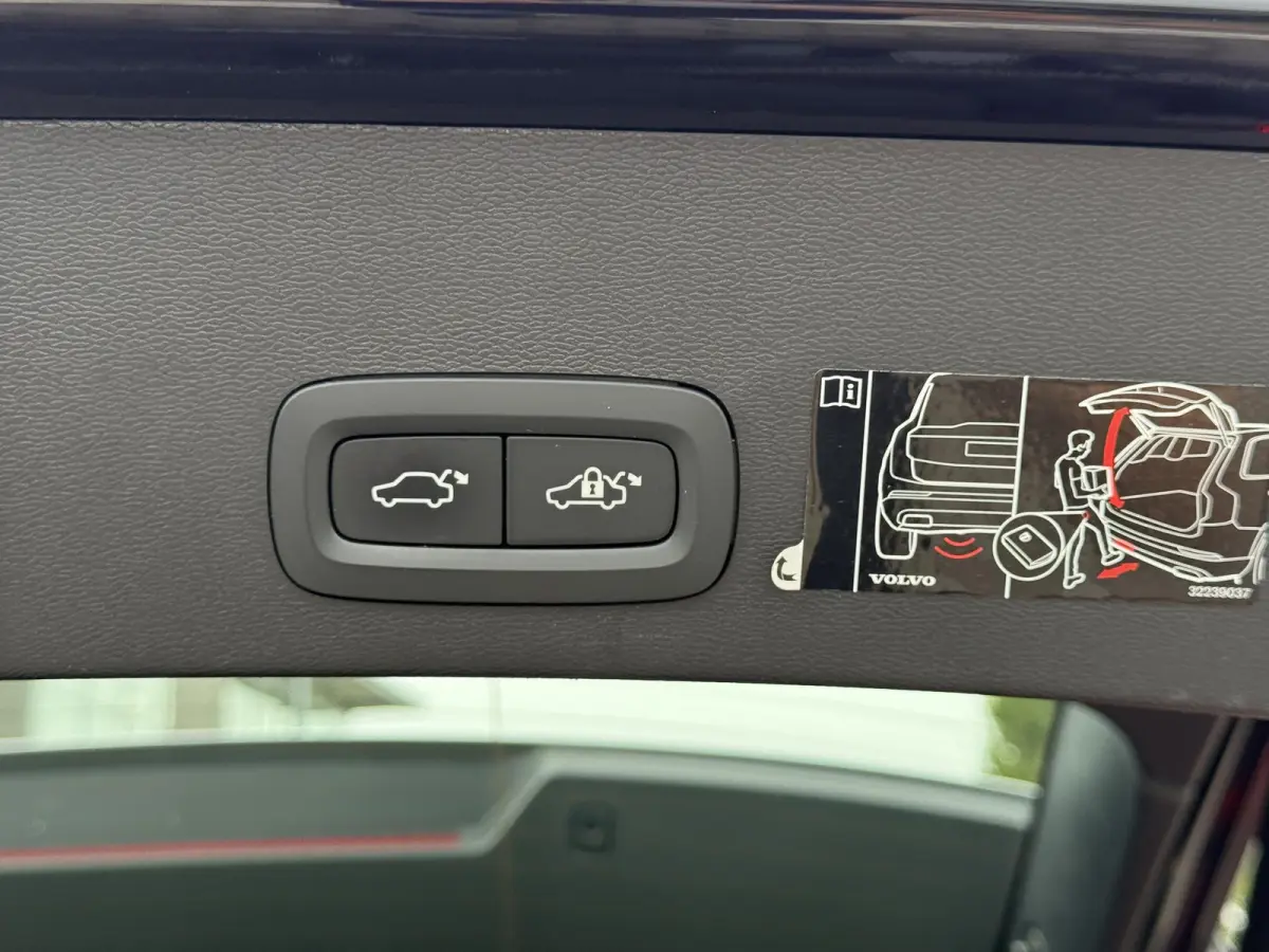 1.5 T4 Plug-in hybrid Core Bright | Elektrische stoelen | BLISS | Keyless | Cruise control | TREKHAAK