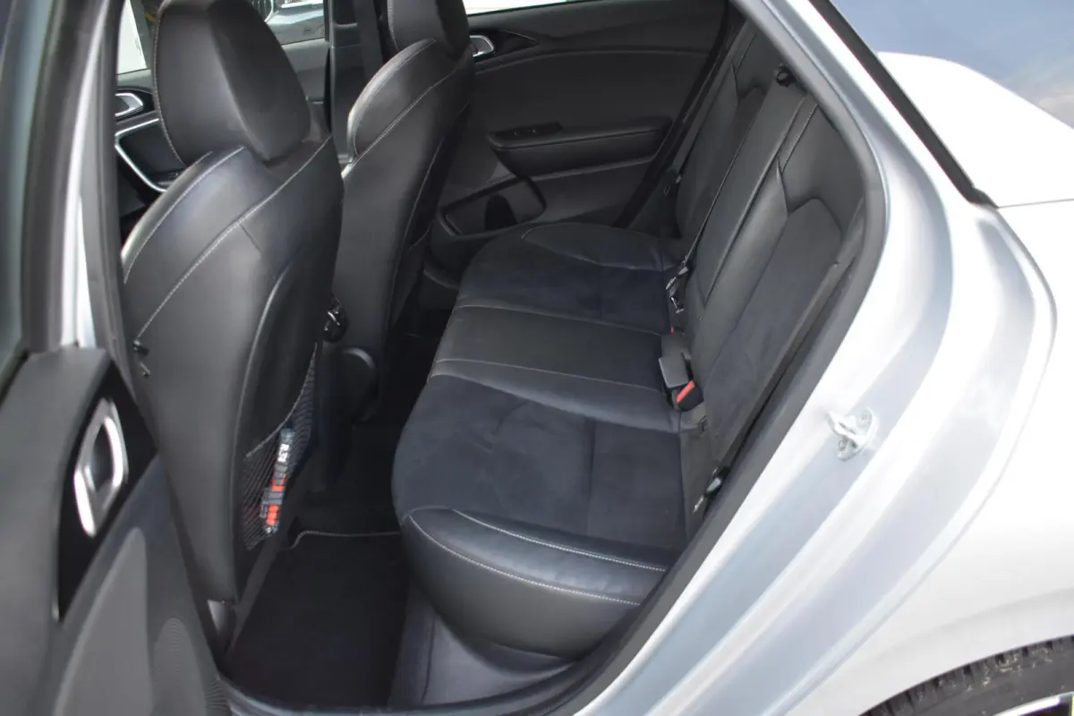 1.4 T-GDI GT-PlusLine | Panoramadak | JBL | Keyless |