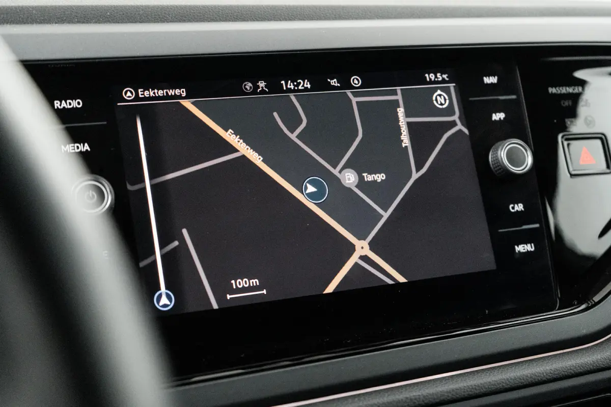 1.0 TSI R-Line l IQ Light l R-Line int. en Ext. l Apple Car Play/Android l Navi l Climate Control l Sensoren voor en achter l