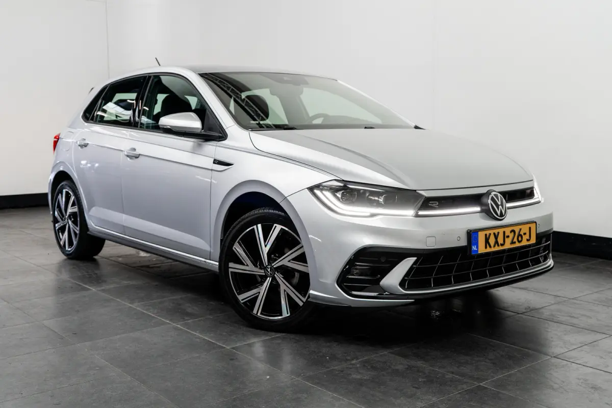 1.0 TSI R-Line l IQ Light l R-Line int. en Ext. l Apple Car Play/Android l Navi l Climate Control l Sensoren voor en achter l