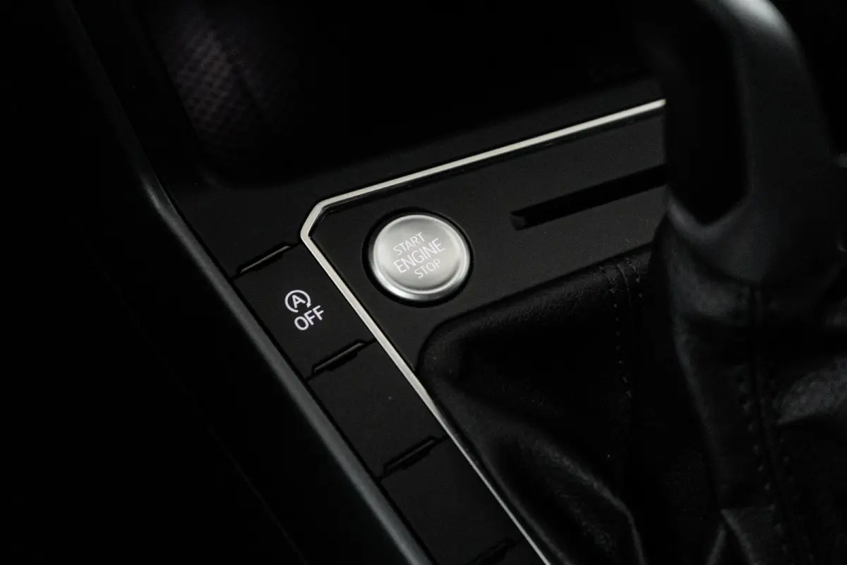 1.0 TSI R-Line l IQ Light l R-Line int. en Ext. l Apple Car Play/Android l Navi l Climate Control l Sensoren voor en achter l