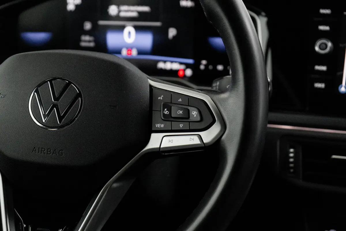 1.0 TSI R-Line l IQ Light l R-Line int. en Ext. l Apple Car Play/Android l Navi l Climate Control l Sensoren voor en achter l