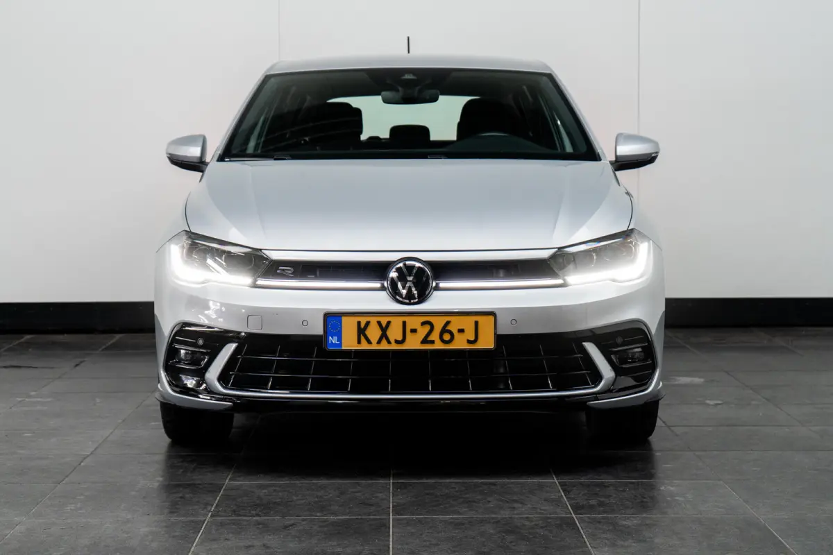 1.0 TSI R-Line l IQ Light l R-Line int. en Ext. l Apple Car Play/Android l Navi l Climate Control l Sensoren voor en achter l