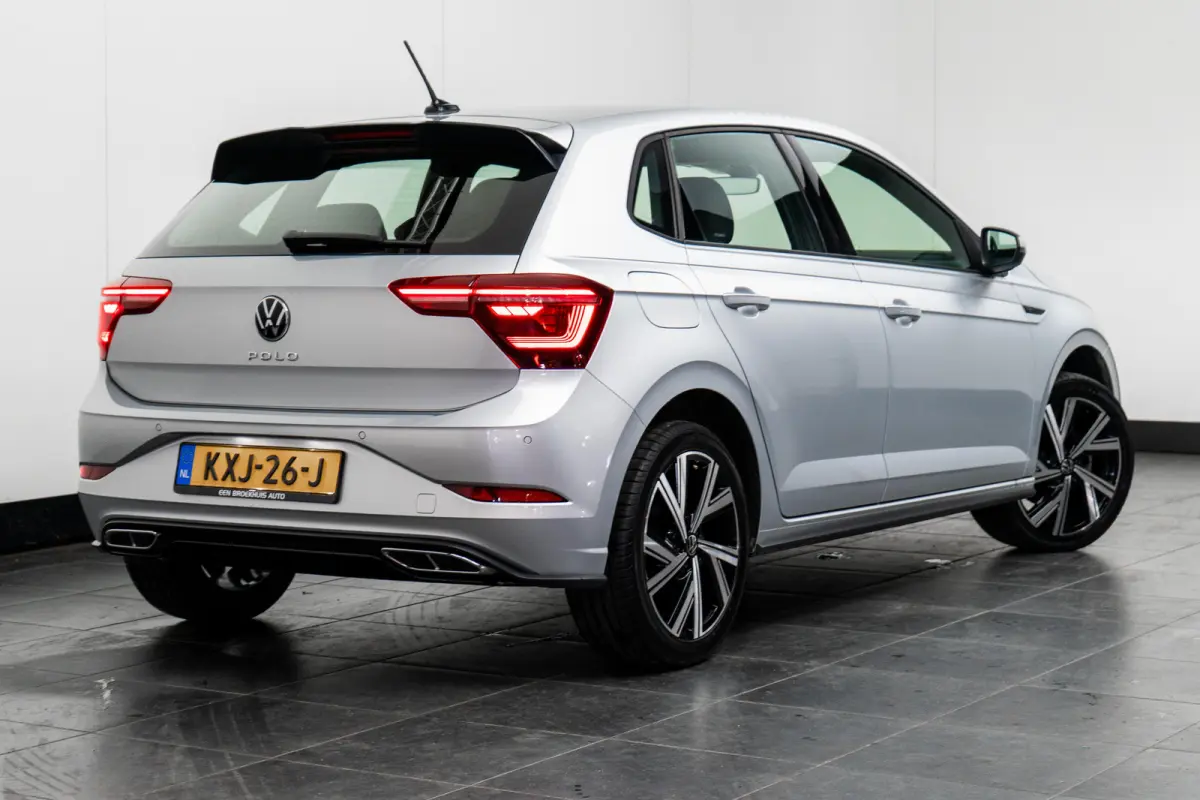1.0 TSI R-Line l IQ Light l R-Line int. en Ext. l Apple Car Play/Android l Navi l Climate Control l Sensoren voor en achter l