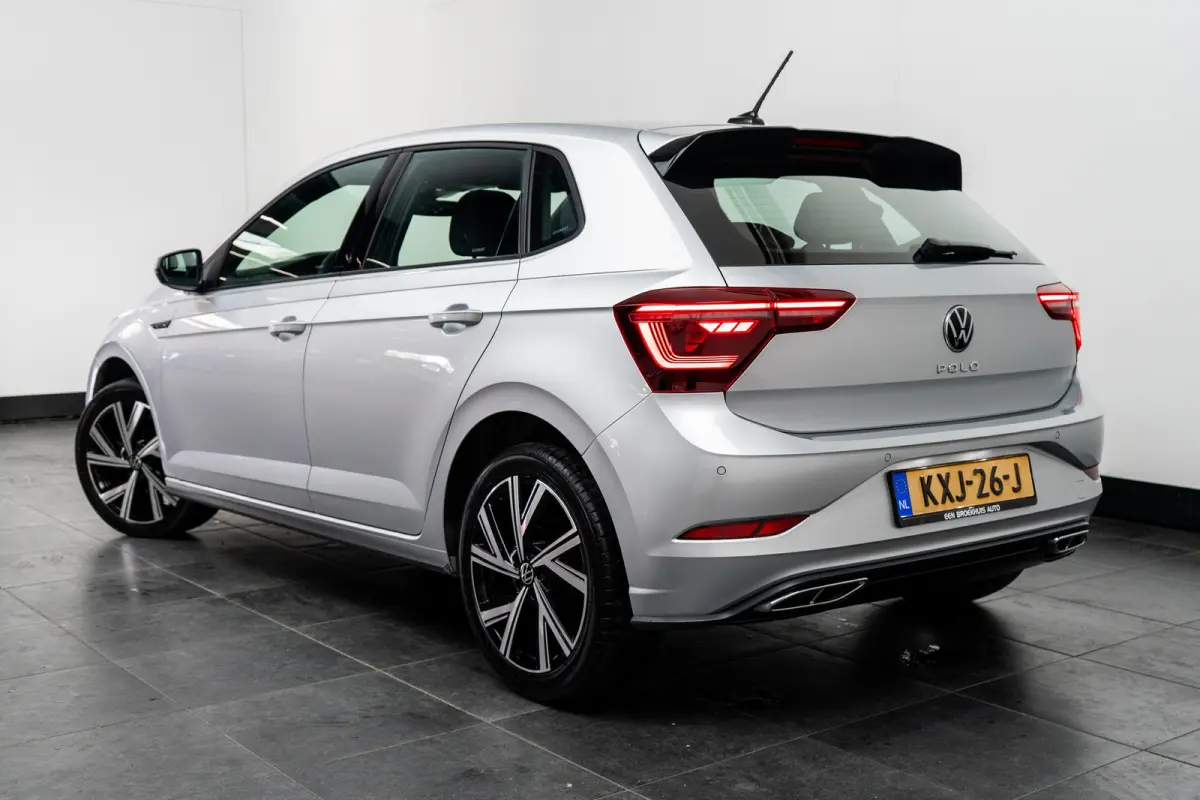 1.0 TSI R-Line l IQ Light l R-Line int. en Ext. l Apple Car Play/Android l Navi l Climate Control l Sensoren voor en achter l