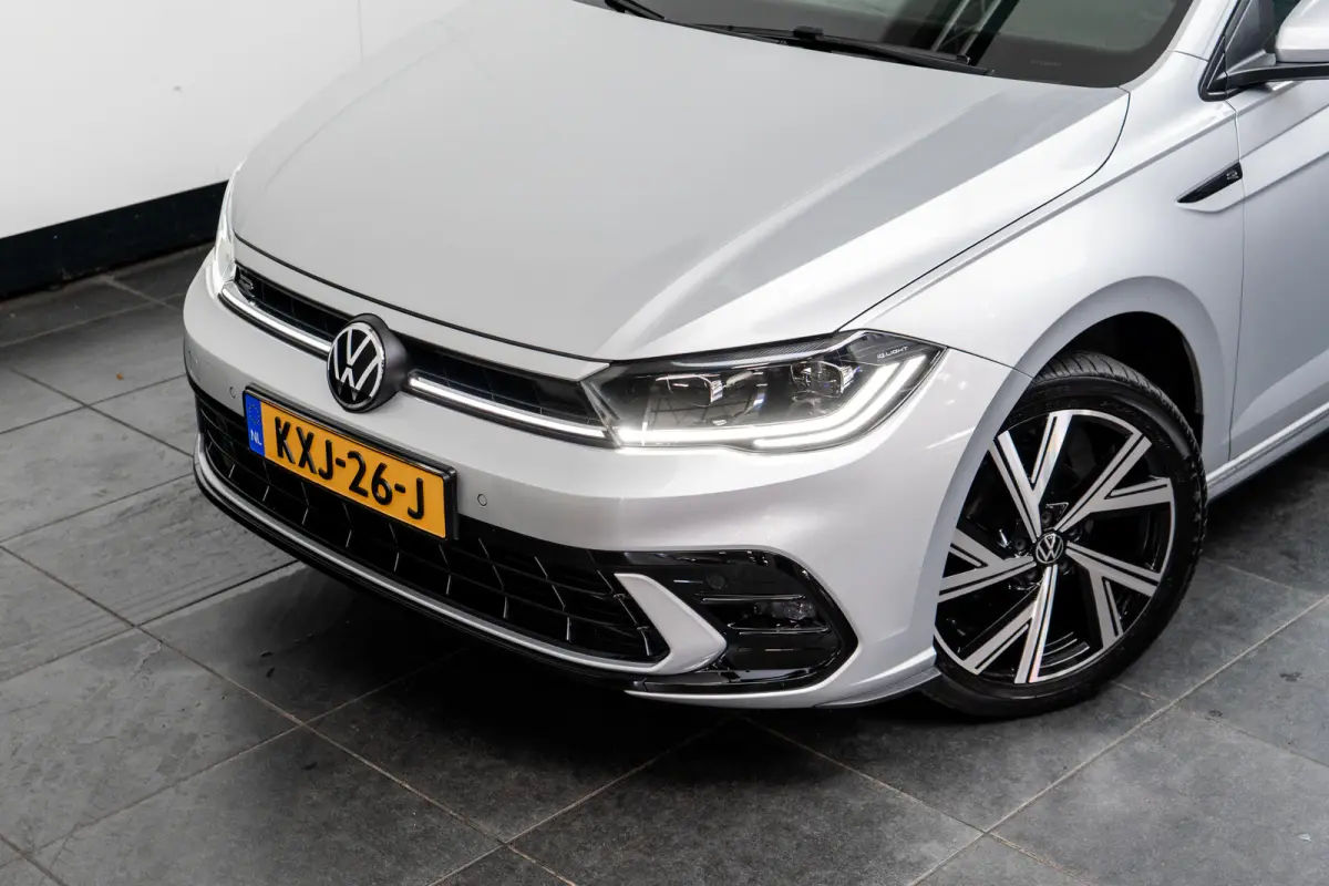 1.0 TSI R-Line l IQ Light l R-Line int. en Ext. l Apple Car Play/Android l Navi l Climate Control l Sensoren voor en achter l