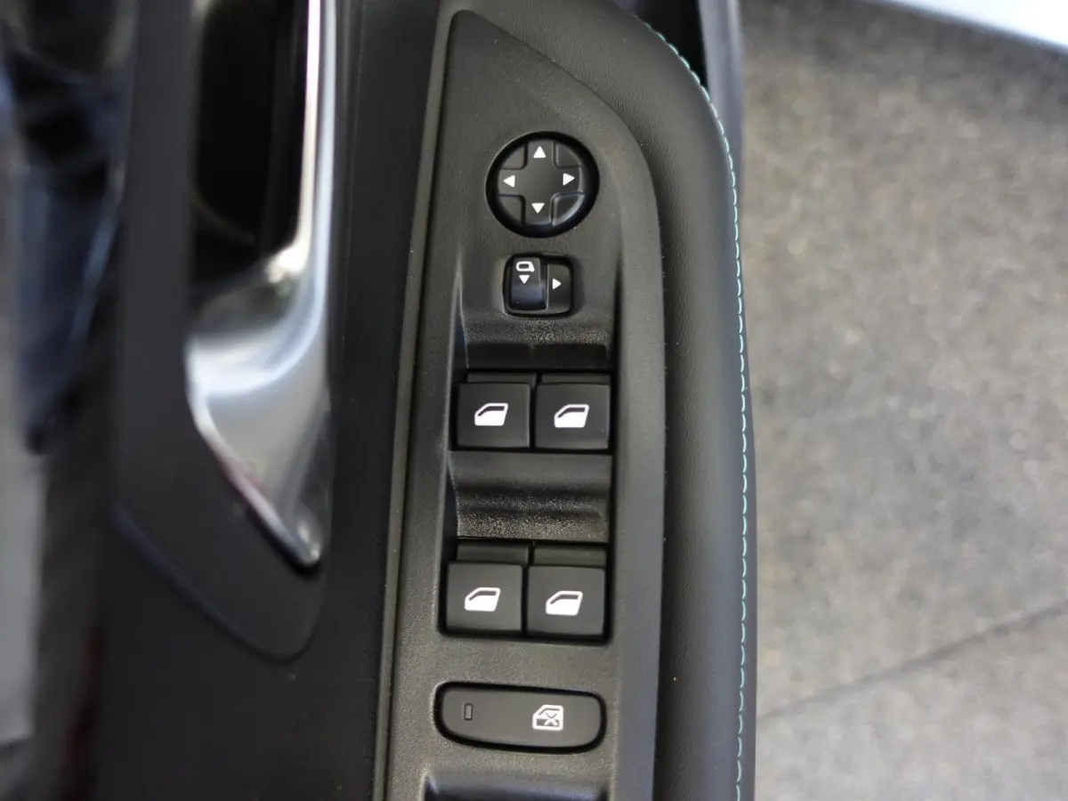 1.2 PureTech 100pk Aut. Allure Pack Navigatie Apple Carplay/Android Auto  Parkeersensor achter Cruise Control  Climate Control Getinte ramen