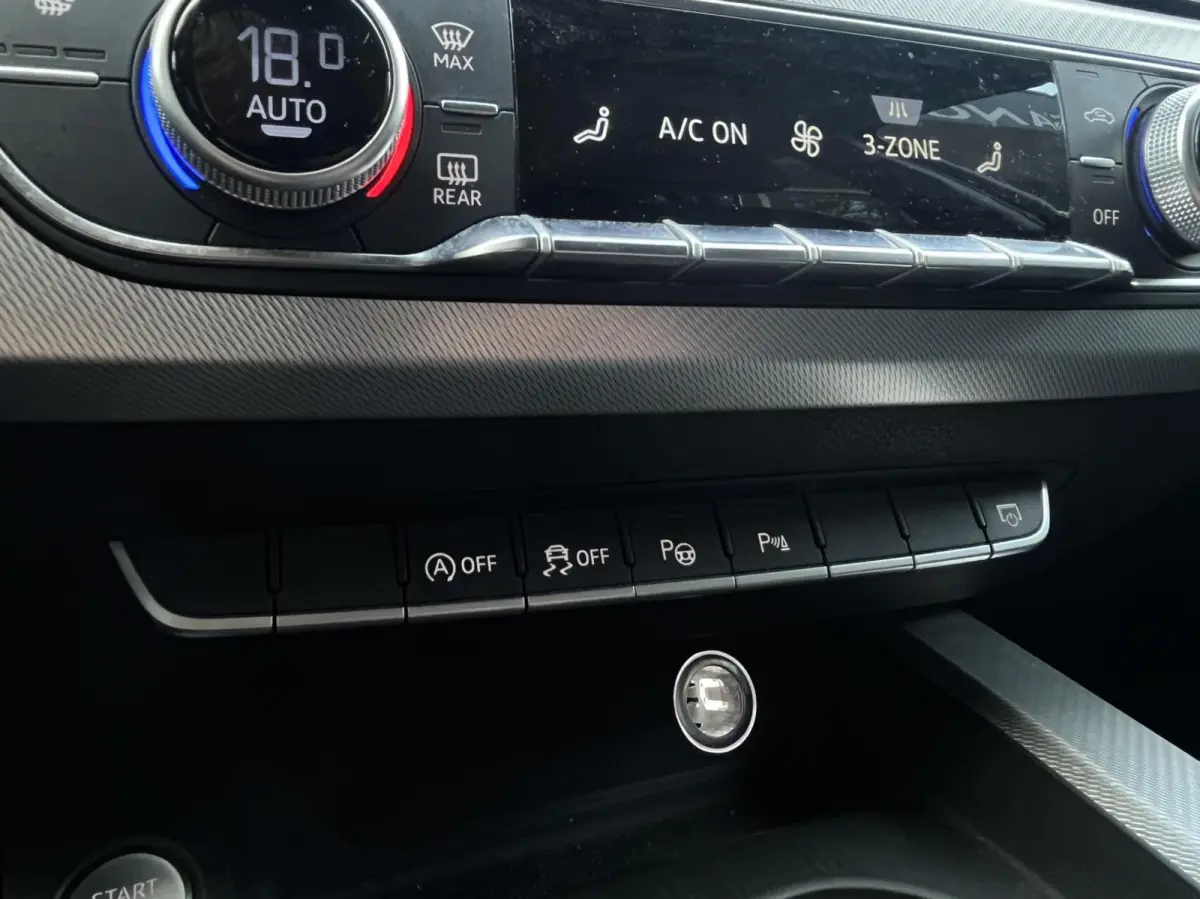 1.4 TFSI Sport S line black edition Camera..