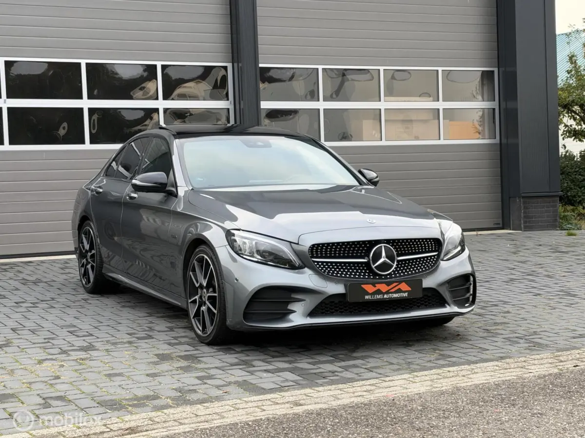 300 e 4MATIC AMG|Pano|Burmester|19'|Leder
