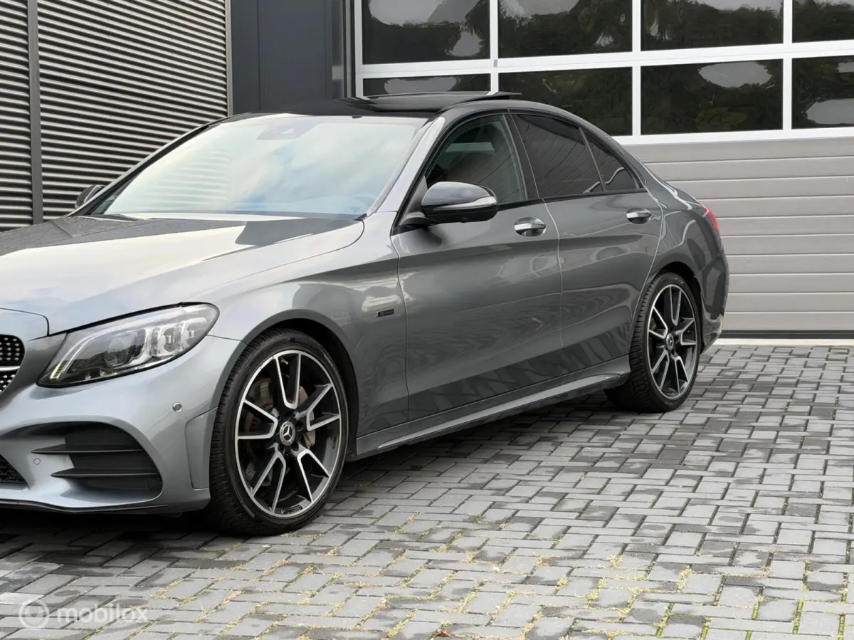 300 e 4MATIC AMG|Pano|Burmester|19'|Leder