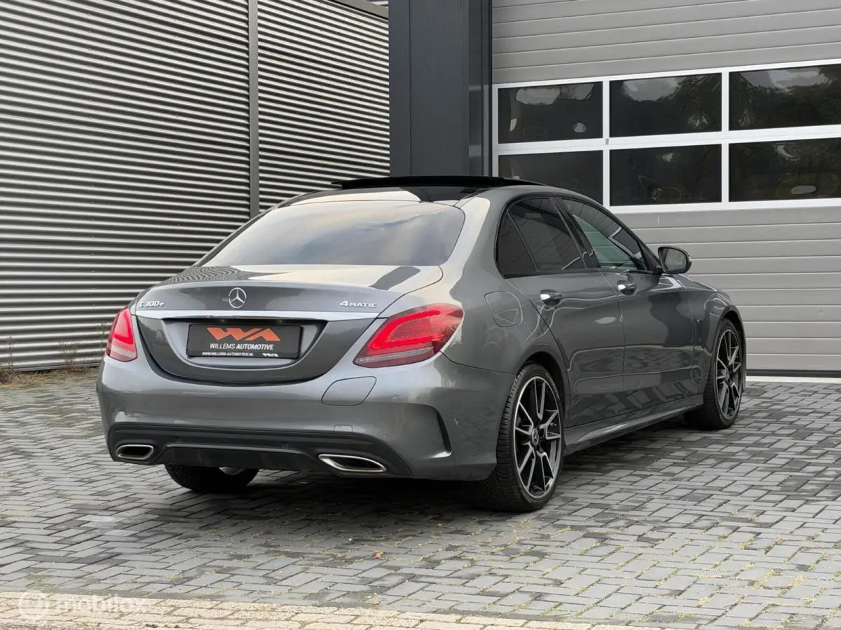 300 e 4MATIC AMG|Pano|Burmester|19'|Leder