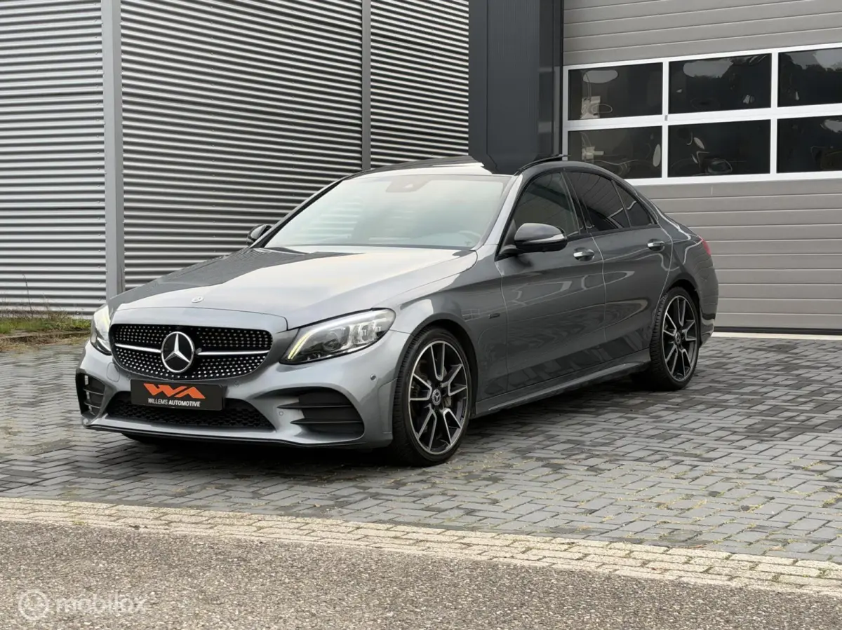 300 e 4MATIC AMG|Pano|Burmester|19'|Leder