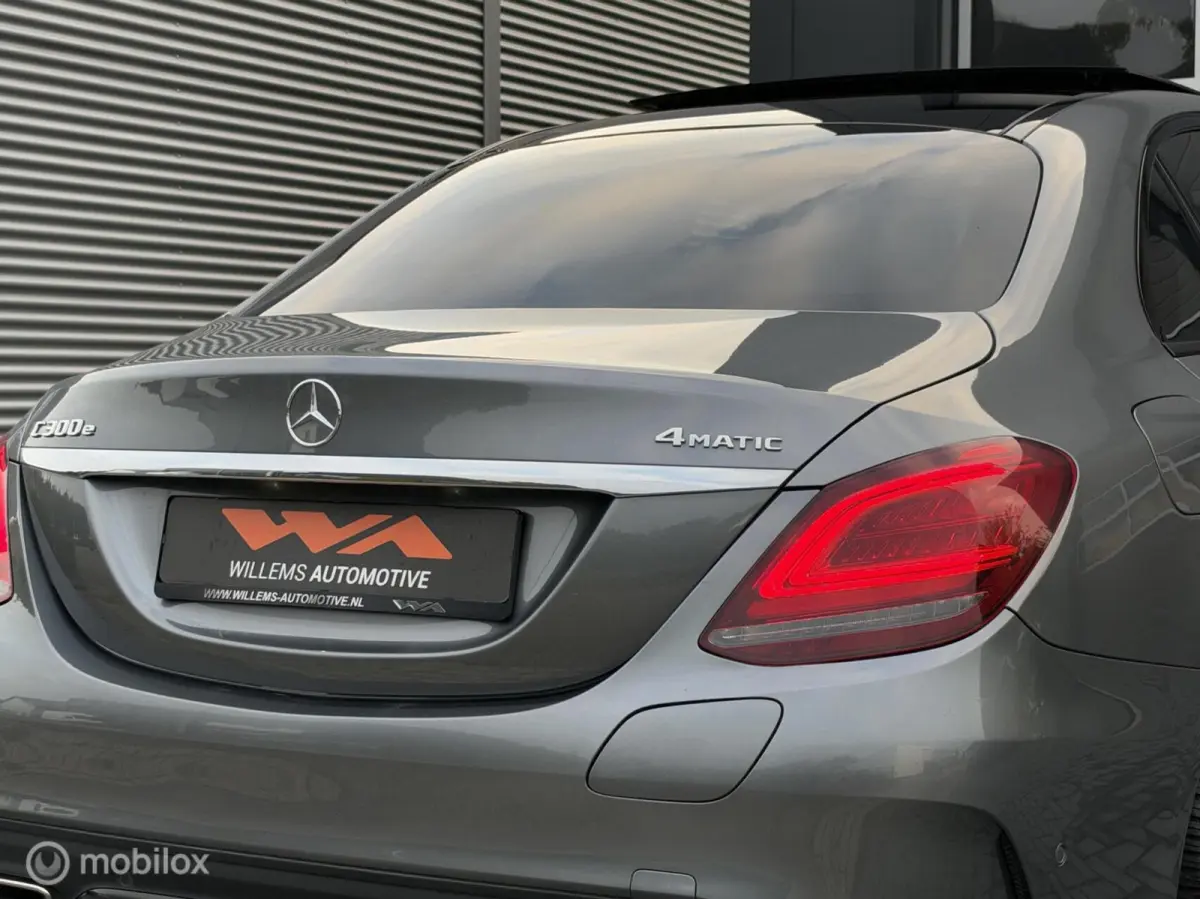 300 e 4MATIC AMG|Pano|Burmester|19'|Leder
