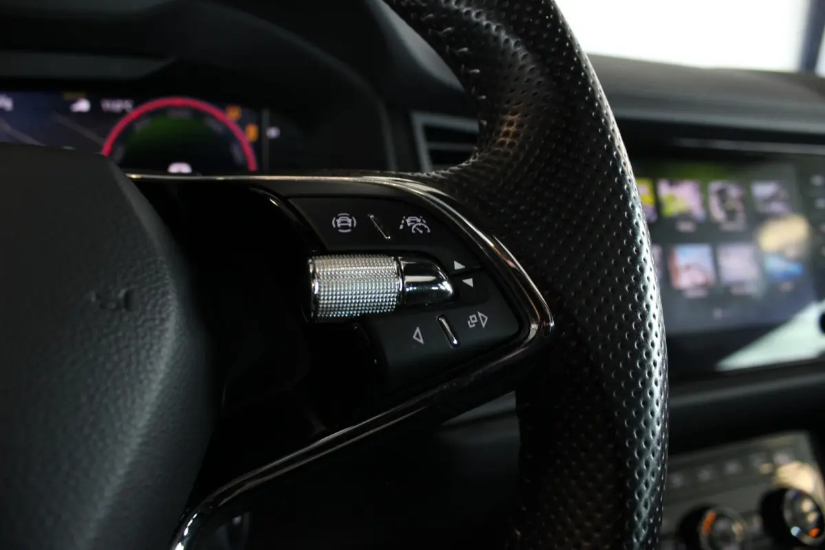 1.5 TSI Sportline Business Facelift | Pano | Camera | Memory | Virtual Cockpit | LED Matrix | Carplay | Keyless | Stoelverw. | 20" LMV | PDC V+A