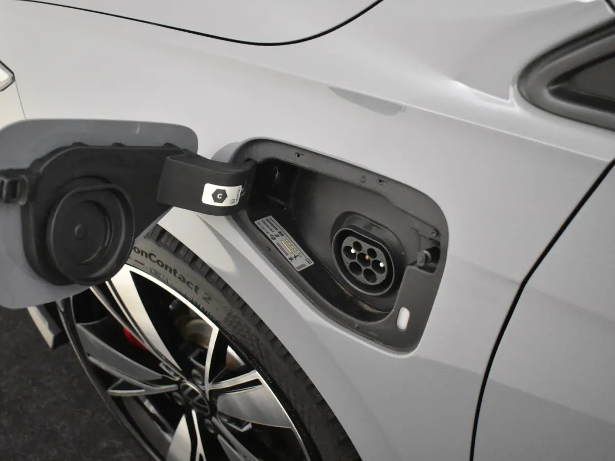 1.4 eHybrid GTE lTrekhaak Afneembaar | Stoel en Stuurverwarming l Adapt. Cr Control l Navi l Apple Car play/Android l 18" l PDC l