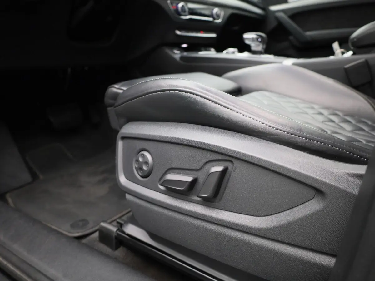 55 TFSI e quattro Competition | S- Line | Panoramadak | Bang & Olufsen | Luchtvering | Memory Seats | 360 Camera | Virtual Cockpit | Stoelverwarming | Afgevlakt Sportstuur | DAB |  Lichtmeta