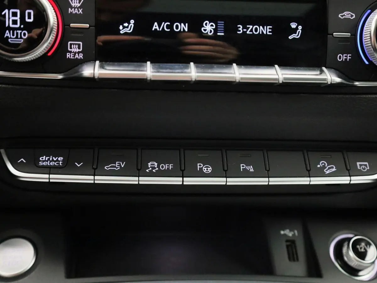 55 TFSI e quattro Competition | S- Line | Panoramadak | Bang & Olufsen | Luchtvering | Memory Seats | 360 Camera | Virtual Cockpit | Stoelverwarming | Afgevlakt Sportstuur | DAB |  Lichtmeta