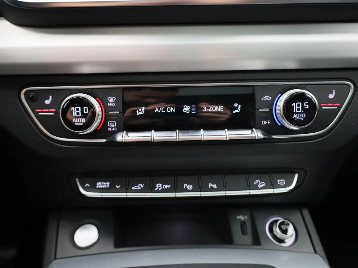 55 TFSI e quattro Competition | S- Line | Panoramadak | Bang & Olufsen | Luchtvering | Memory Seats | 360 Camera | Virtual Cockpit | Stoelverwarming | Afgevlakt Sportstuur | DAB |  Lichtmeta