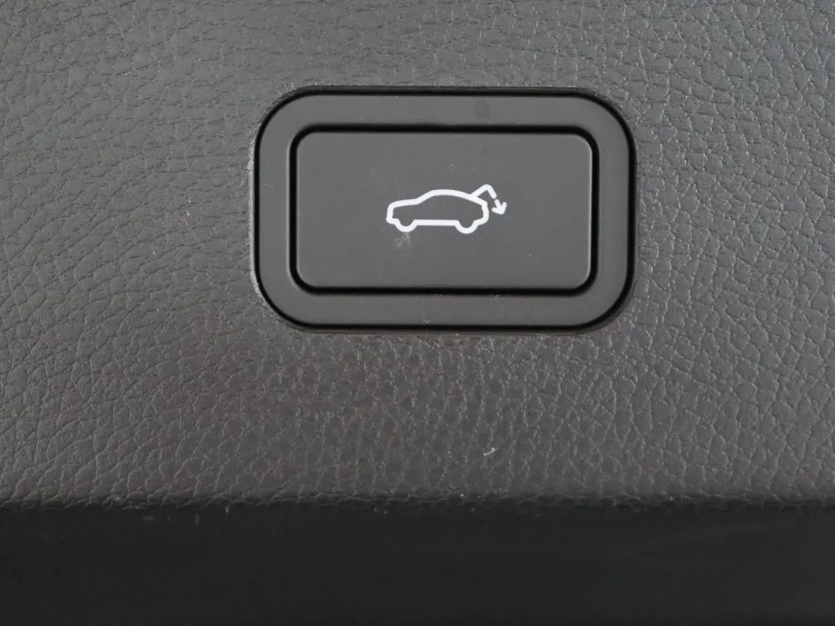 Premium 66 kWh | Warmtepomp | 22 KW laden | Panoramadak | Head-Up Display | Drive Pilot |