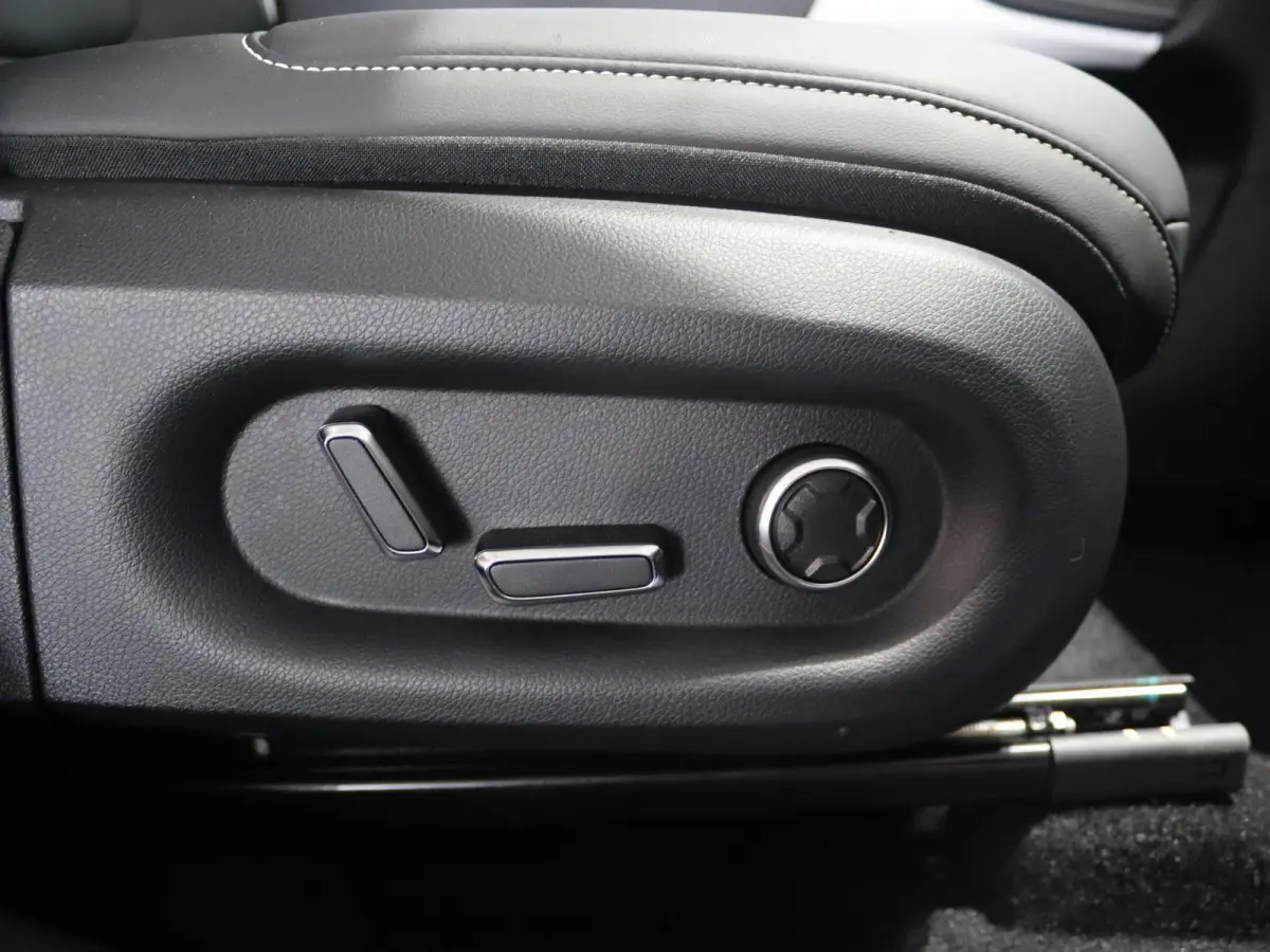Premium 66 kWh | Warmtepomp | 22 KW laden | Panoramadak | Head-Up Display | Drive Pilot |