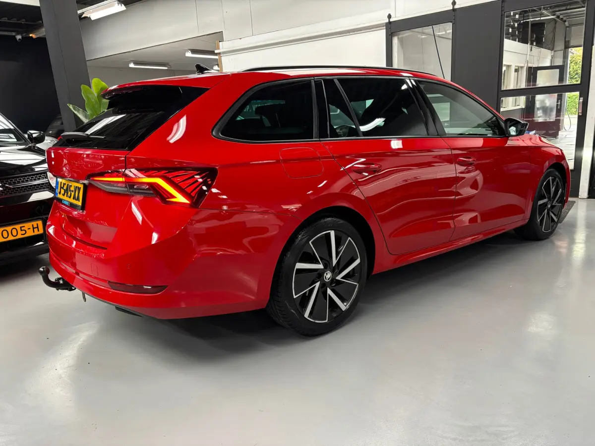 1.0 TSI Sport Business / Navigatie