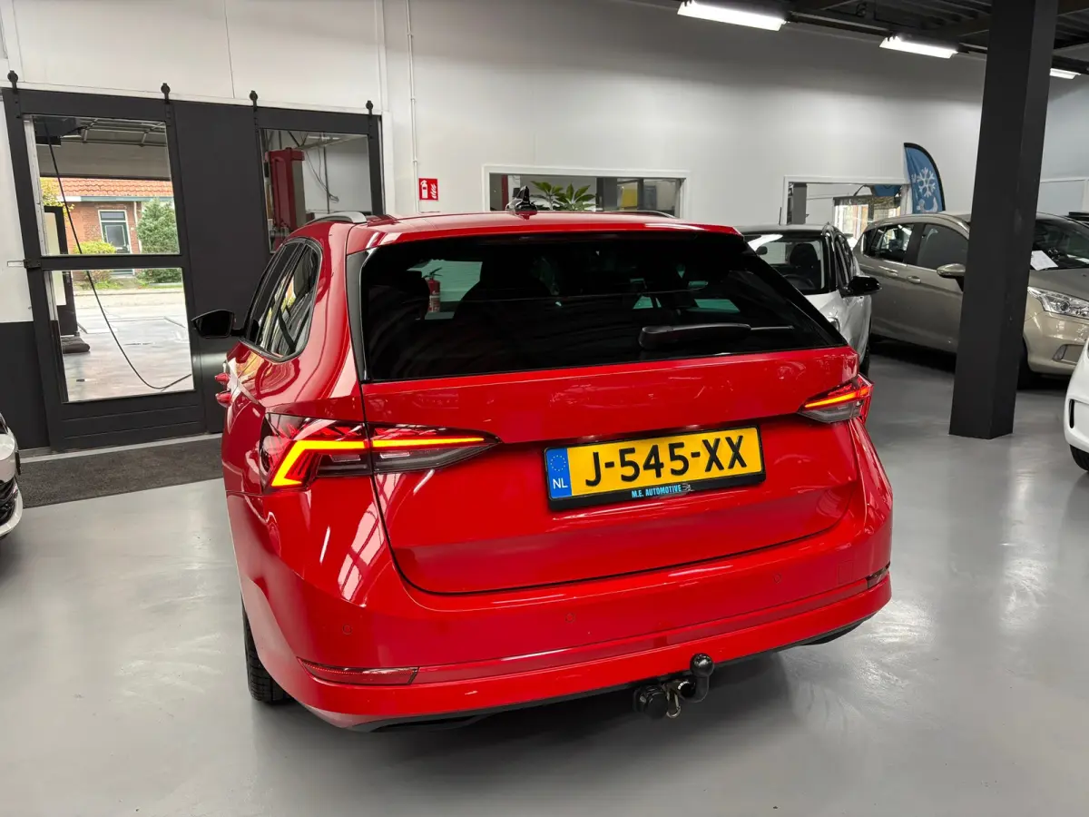 1.0 TSI Sport Business / Navigatie
