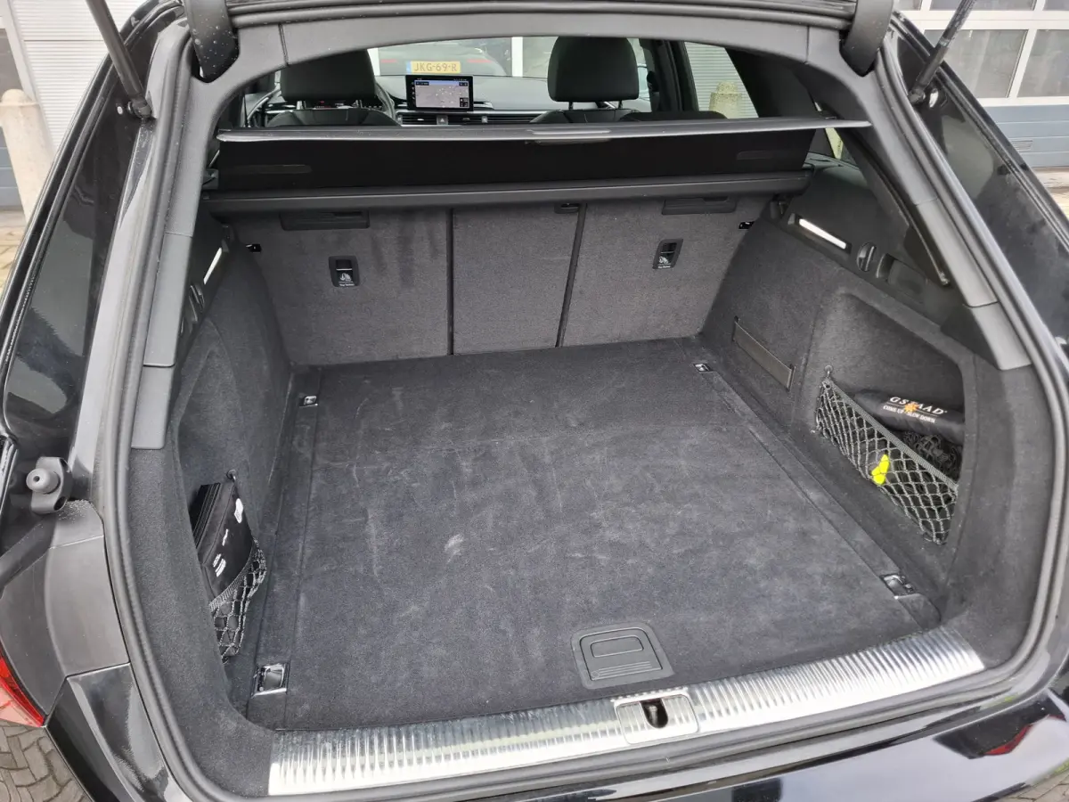 35 TFSI S-line edition Competition | Navigatie/Android/Apple Carplay | LM Velgen | Elektrisch Glazen Panoramadak | Voorstoelen Verwarmd | Achteruitrijcamera | Cruise Control | Airco |