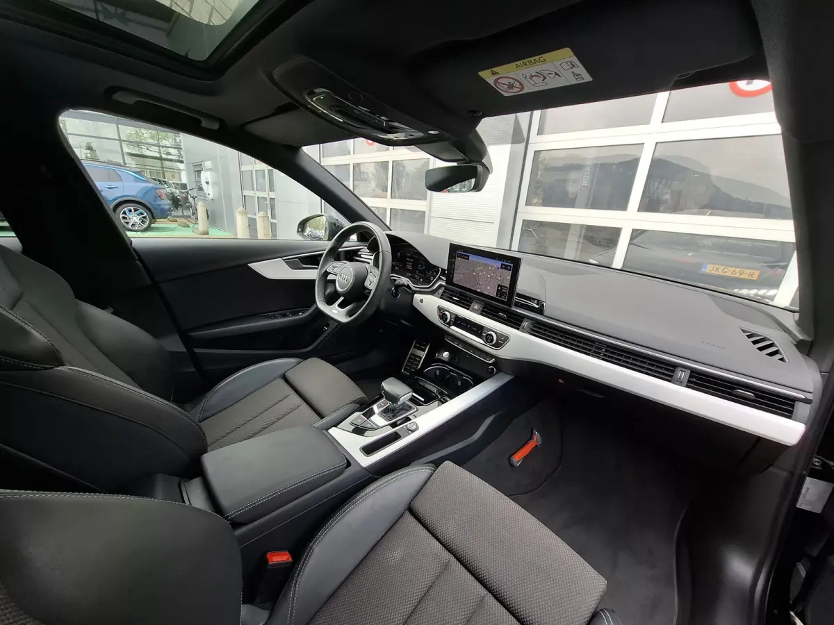 35 TFSI S-line edition Competition | Navigatie/Android/Apple Carplay | LM Velgen | Elektrisch Glazen Panoramadak | Voorstoelen Verwarmd | Achteruitrijcamera | Cruise Control | Airco |