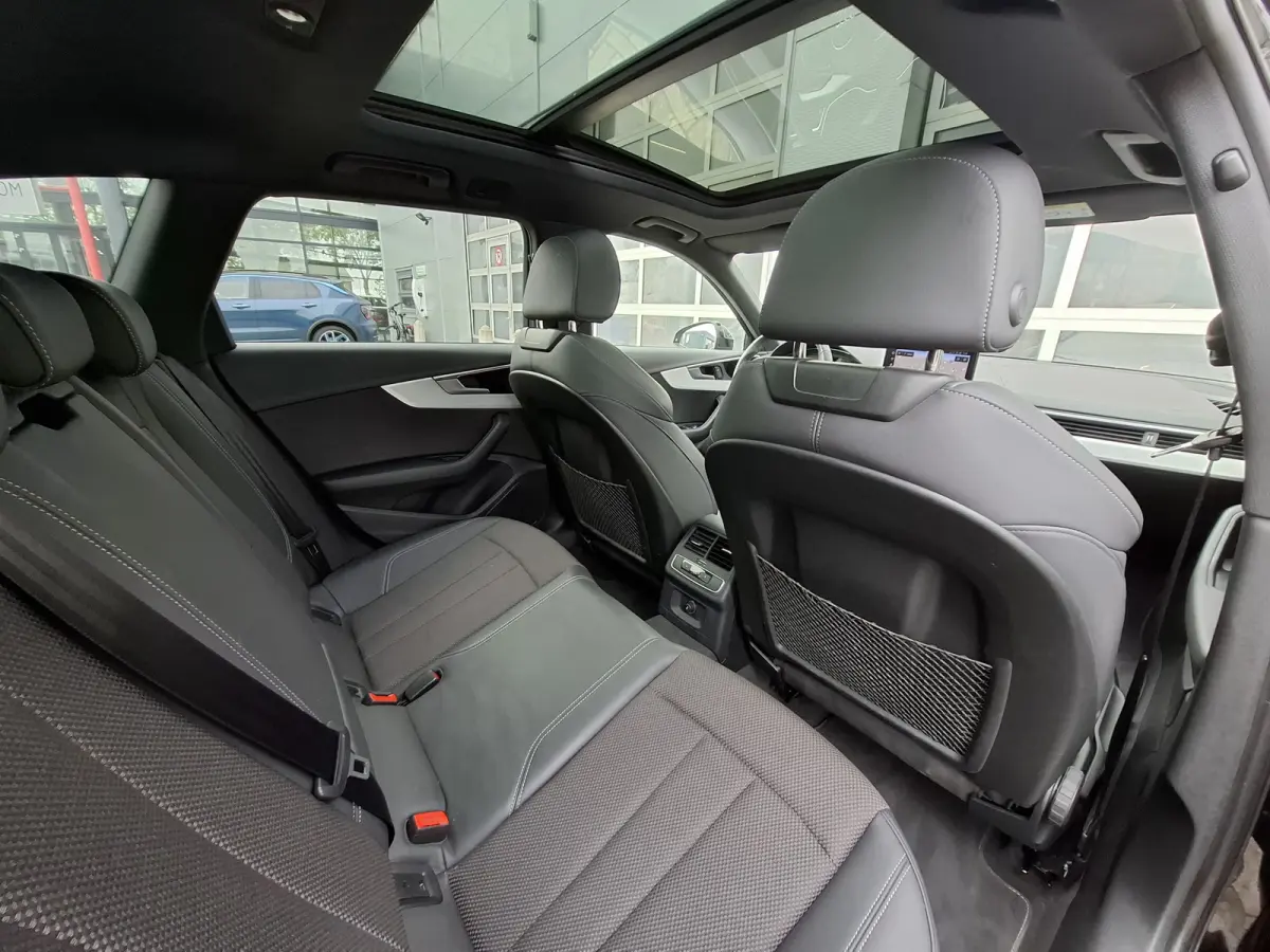 35 TFSI S-line edition Competition | Navigatie/Android/Apple Carplay | LM Velgen | Elektrisch Glazen Panoramadak | Voorstoelen Verwarmd | Achteruitrijcamera | Cruise Control | Airco |