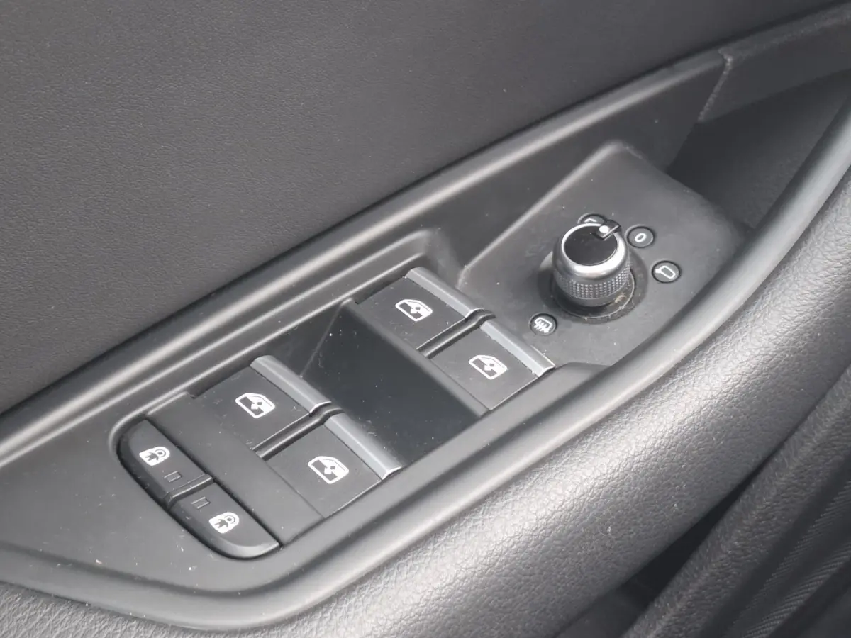 35 TFSI S-line edition Competition | Navigatie/Android/Apple Carplay | LM Velgen | Elektrisch Glazen Panoramadak | Voorstoelen Verwarmd | Achteruitrijcamera | Cruise Control | Airco |