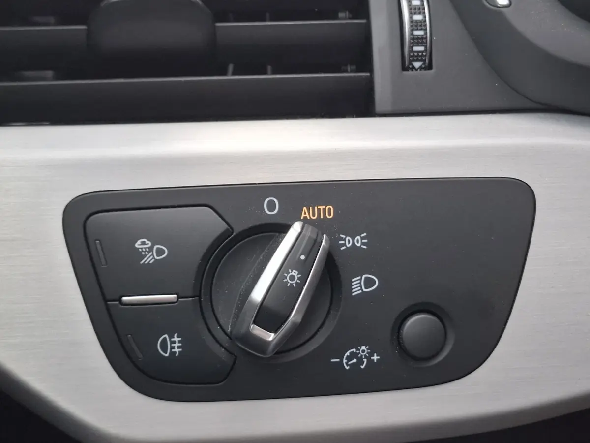 35 TFSI S-line edition Competition | Navigatie/Android/Apple Carplay | LM Velgen | Elektrisch Glazen Panoramadak | Voorstoelen Verwarmd | Achteruitrijcamera | Cruise Control | Airco |