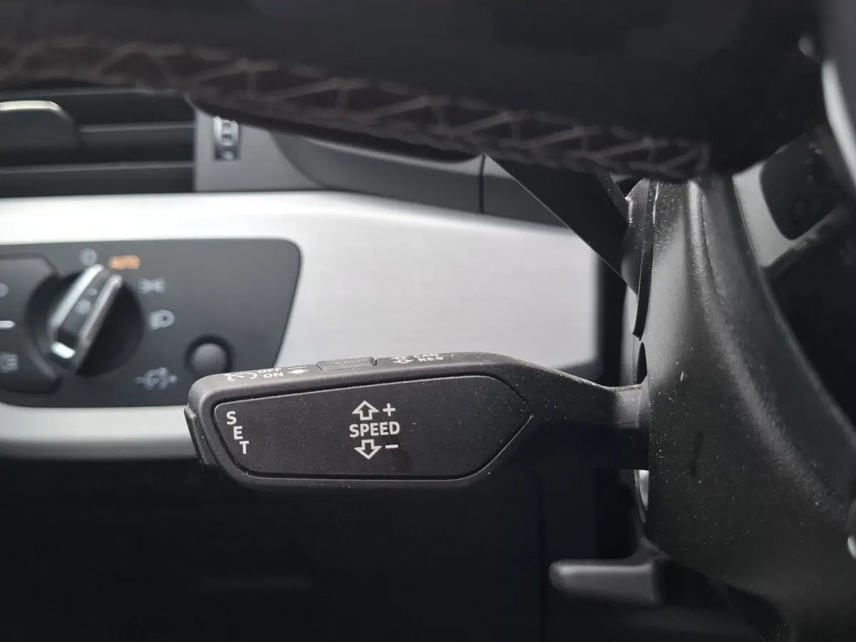 35 TFSI S-line edition Competition | Navigatie/Android/Apple Carplay | LM Velgen | Elektrisch Glazen Panoramadak | Voorstoelen Verwarmd | Achteruitrijcamera | Cruise Control | Airco |