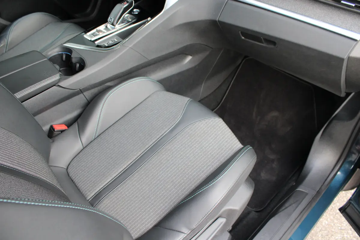 1.2 PureTech 130pk EAT8 Blue Lease Allure | Automaat | Navigatie | Camera | NL auto | 7 Persoons | All season | Nieuw model |