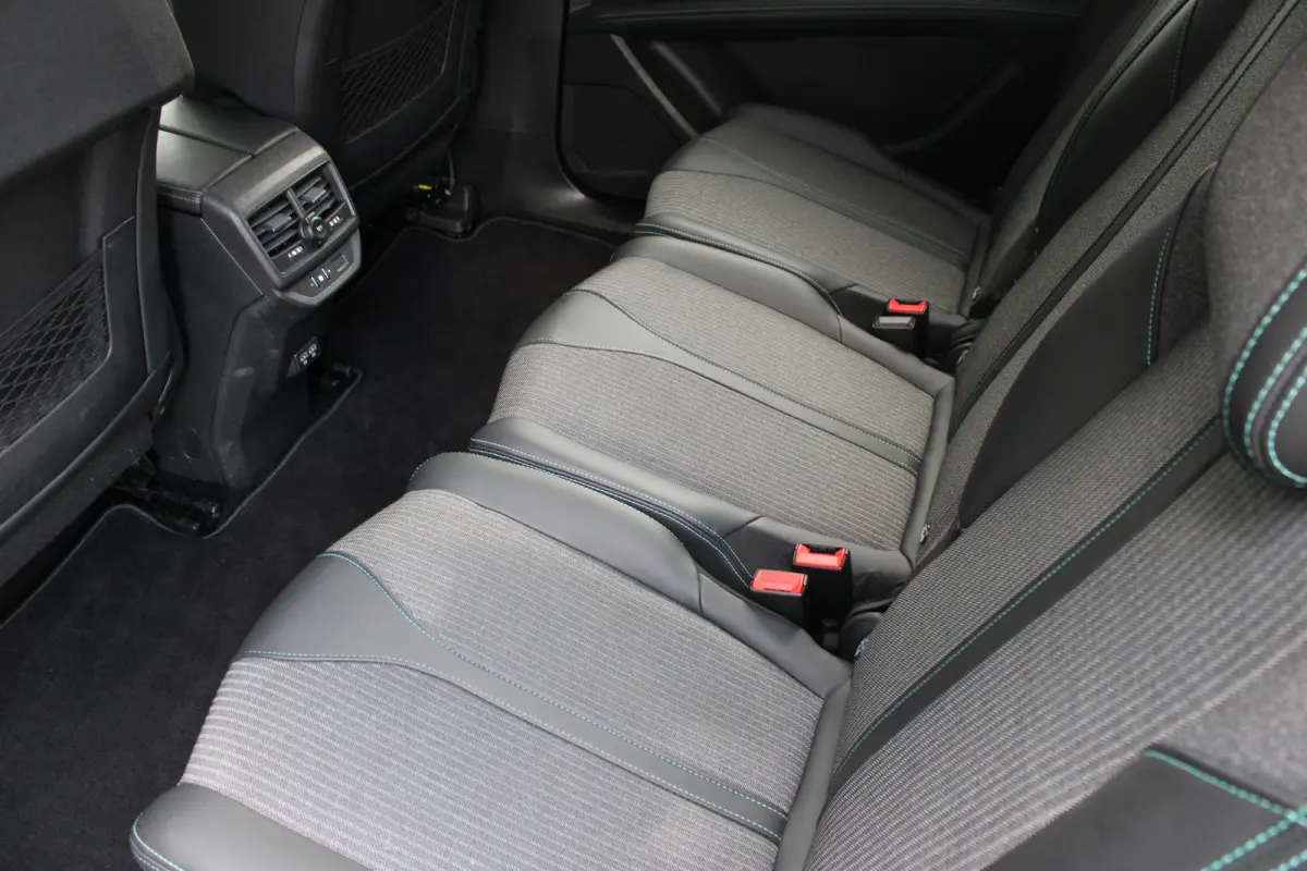1.2 PureTech 130pk EAT8 Blue Lease Allure | Automaat | Navigatie | Camera | NL auto | 7 Persoons | All season | Nieuw model |