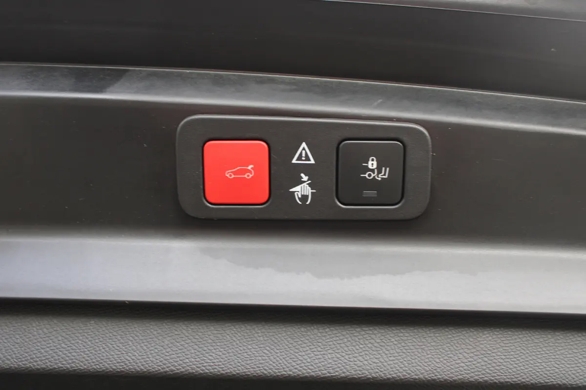 1.2 PureTech 130pk EAT8 Blue Lease Allure | Automaat | Navigatie | Camera | NL auto | 7 Persoons | All season | Nieuw model |