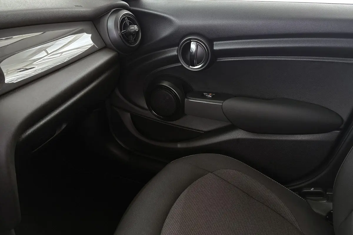 1.5 One Essential Groot Navi LED Koplampen Apple CarPlay