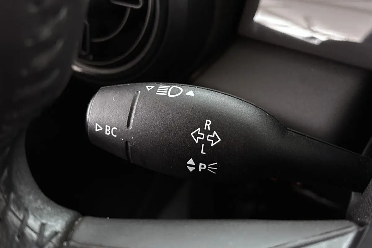 1.5 One Essential Groot Navi LED Koplampen Apple CarPlay
