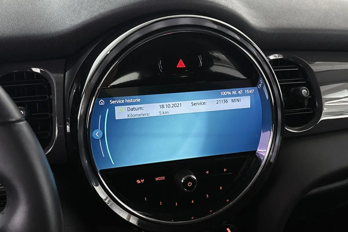 1.5 One Essential Groot Navi LED Koplampen Apple CarPlay