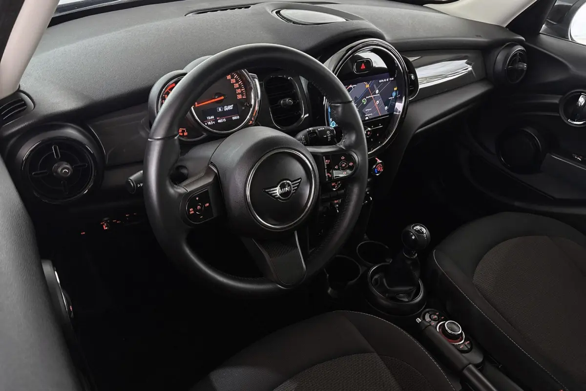 1.5 One Essential Groot Navi LED Koplampen Apple CarPlay