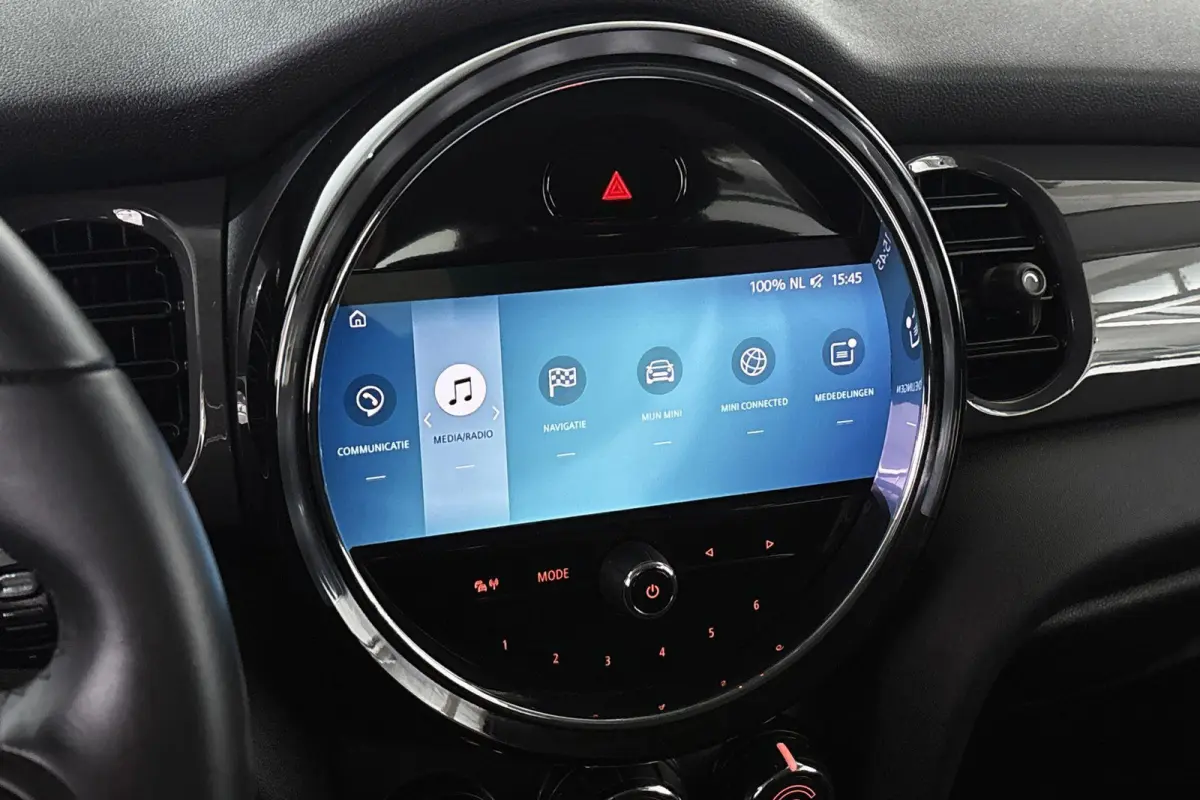 1.5 One Essential Groot Navi LED Koplampen Apple CarPlay