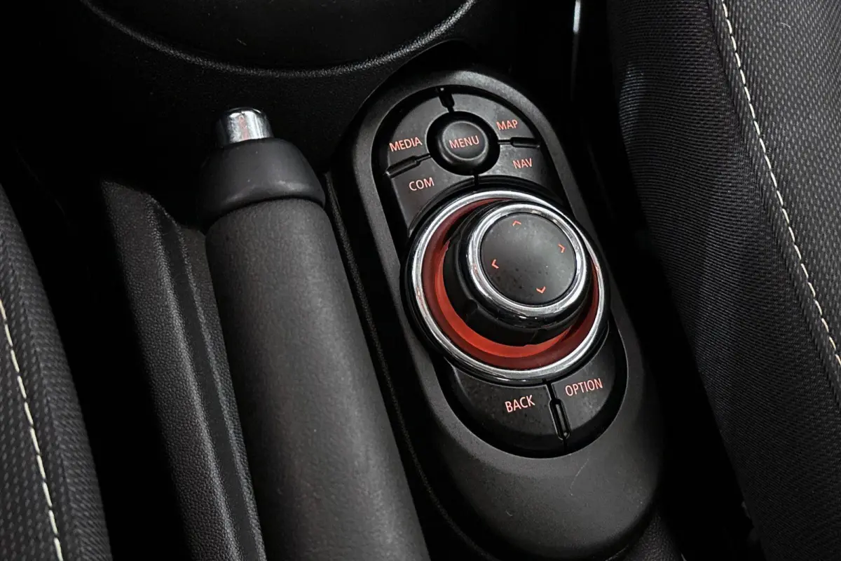 1.5 One Essential Groot Navi LED Koplampen Apple CarPlay