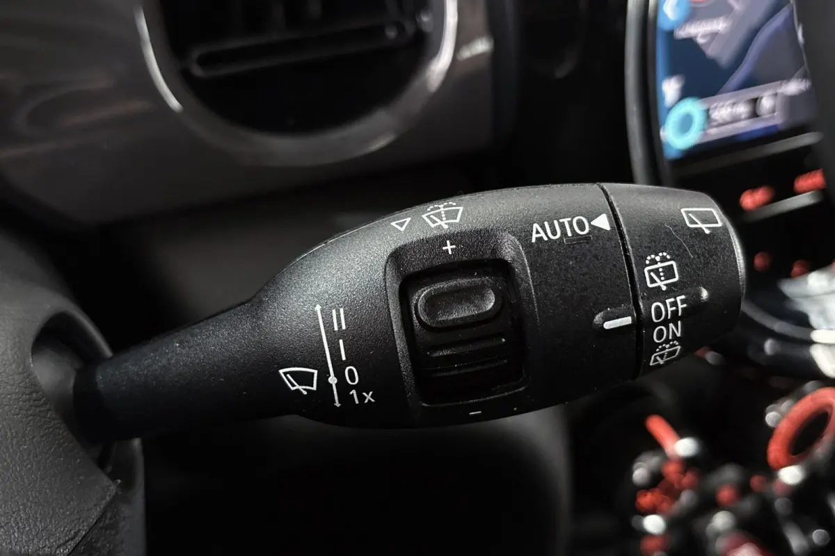 1.5 One Essential Groot Navi LED Koplampen Apple CarPlay