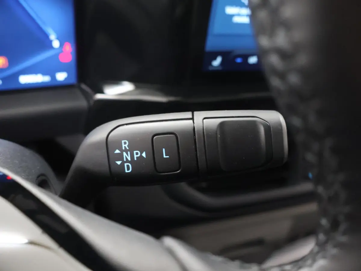 320 | L2 H1 | SPORT | 2-ZITS | LED KOPLAMPEN | ADAPTIVE CRUISE CONTROL | NAVIGATIE | ACHTERUITRIJCAMERA | STOELVERWARMING | STUURWIELVERWARMING | CLIMATE CONTROL | BOM VOL IN OPTIES
